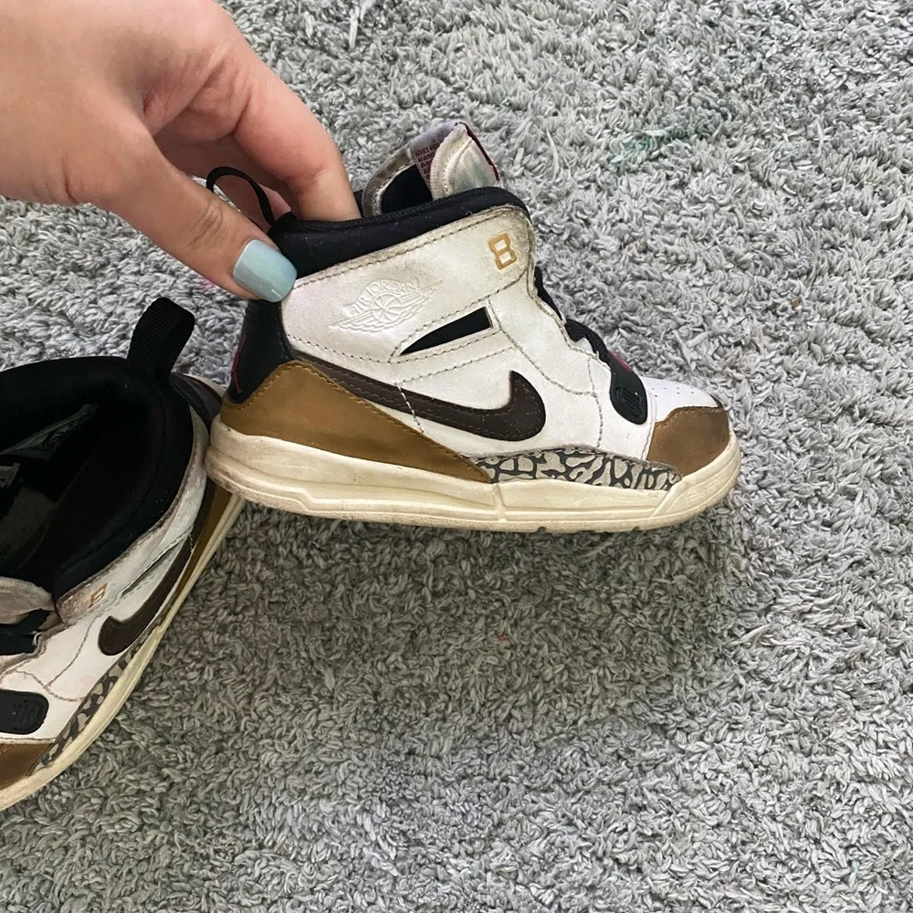 Toddler Nike Jordan Sneakers - Picture 8 of 15